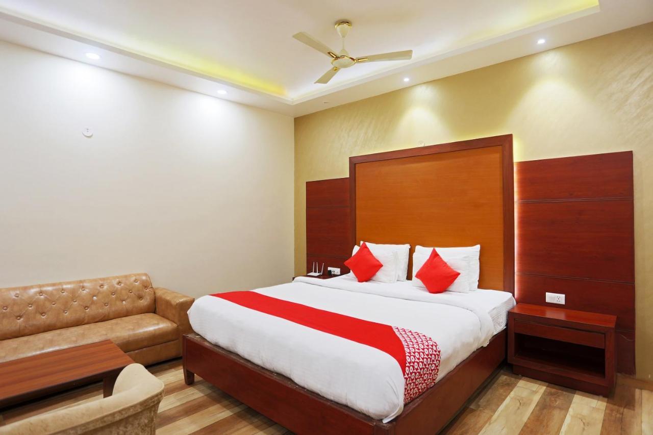 Capital O Green Palms Near Jhilmil Metro Station Hotel New Delhi Exterior foto