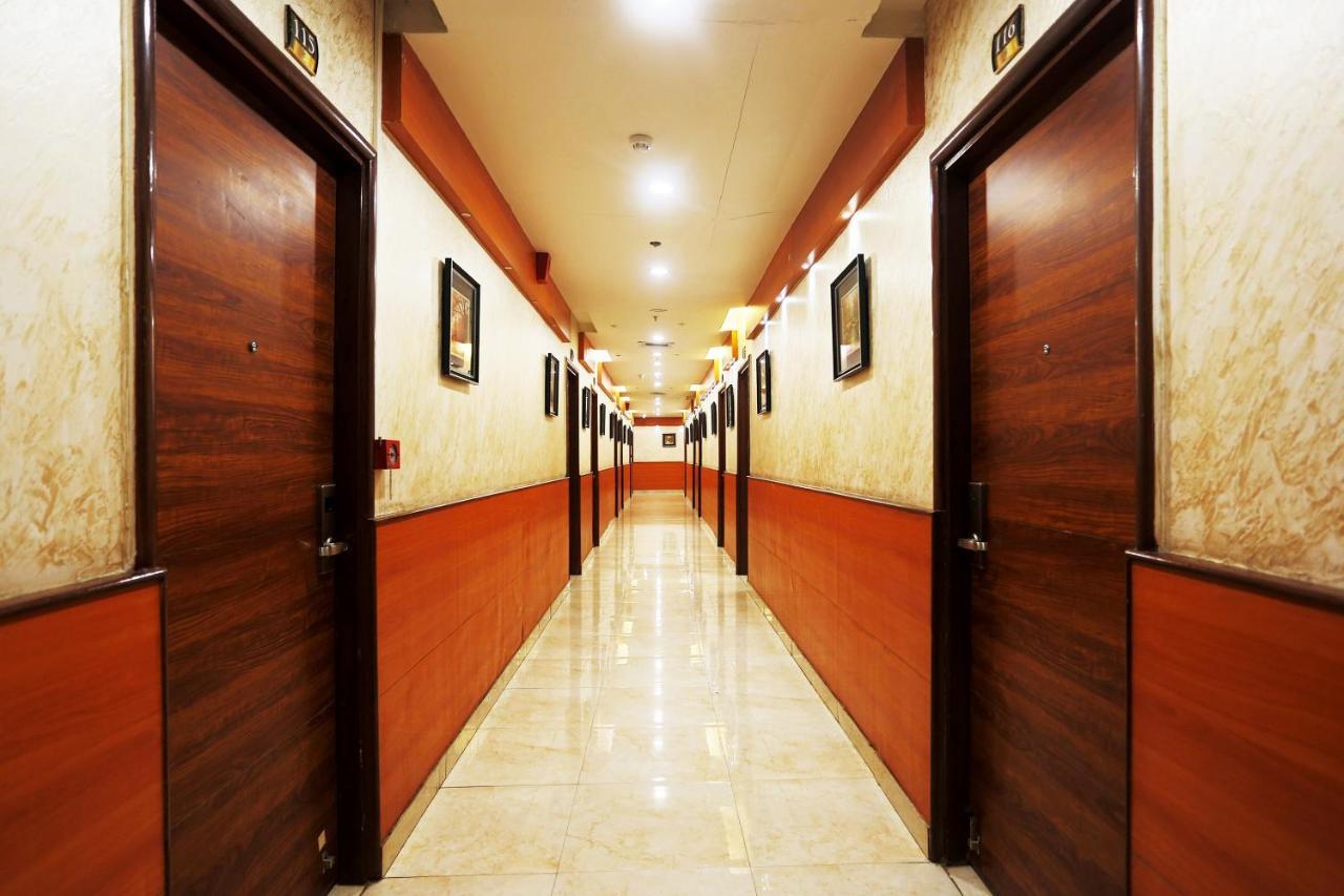 Capital O Green Palms Near Jhilmil Metro Station Hotel New Delhi Exterior foto