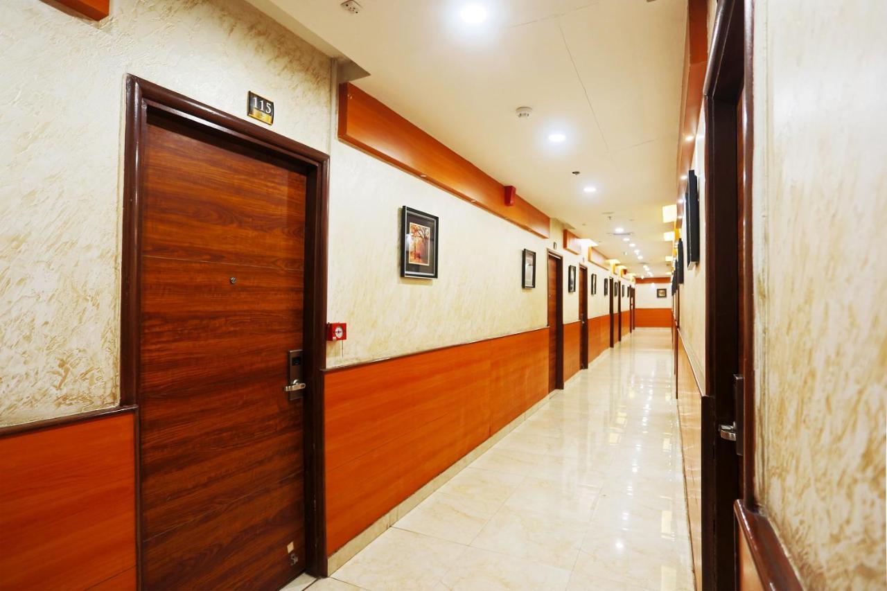 Capital O Green Palms Near Jhilmil Metro Station Hotel New Delhi Exterior foto