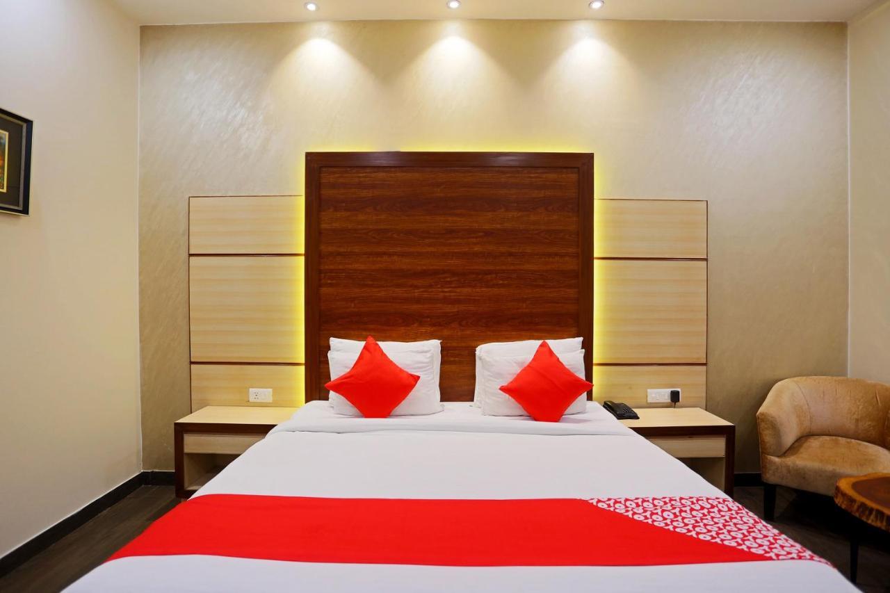 Capital O Green Palms Near Jhilmil Metro Station Hotel New Delhi Exterior foto