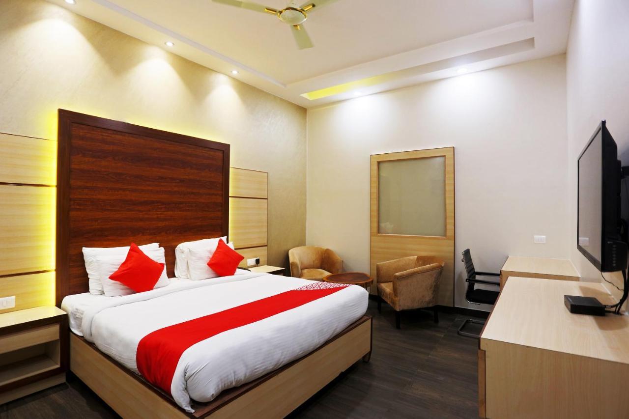 Capital O Green Palms Near Jhilmil Metro Station Hotel New Delhi Exterior foto