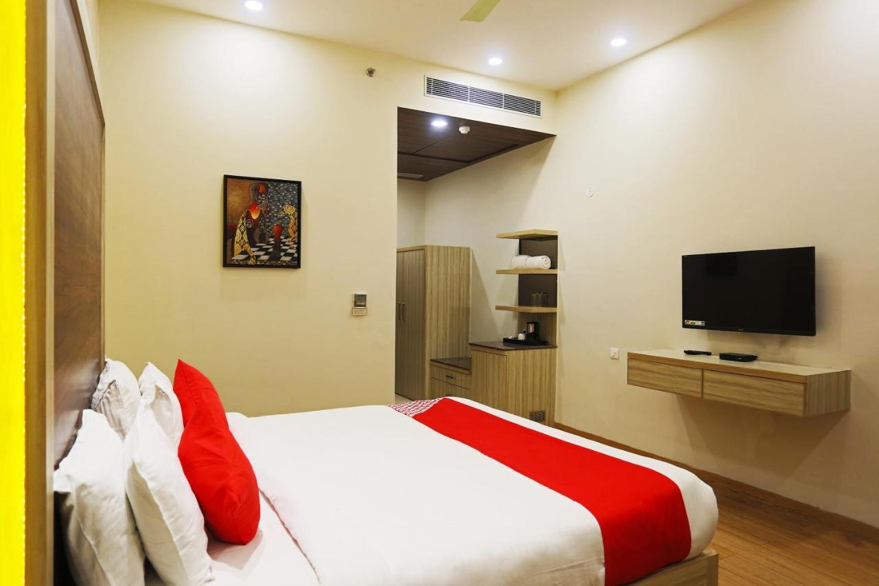 Capital O Green Palms Near Jhilmil Metro Station Hotel New Delhi Exterior foto