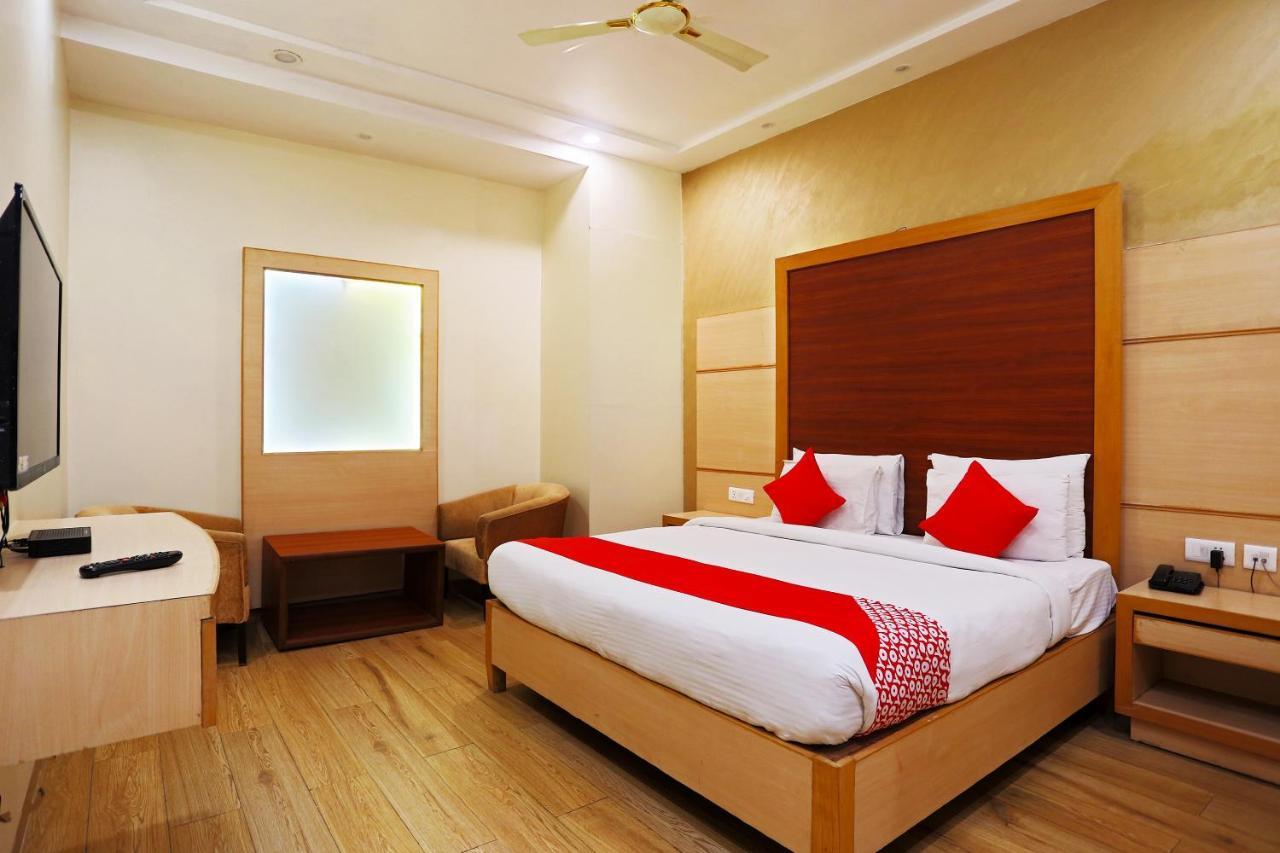 Capital O Green Palms Near Jhilmil Metro Station Hotel New Delhi Exterior foto